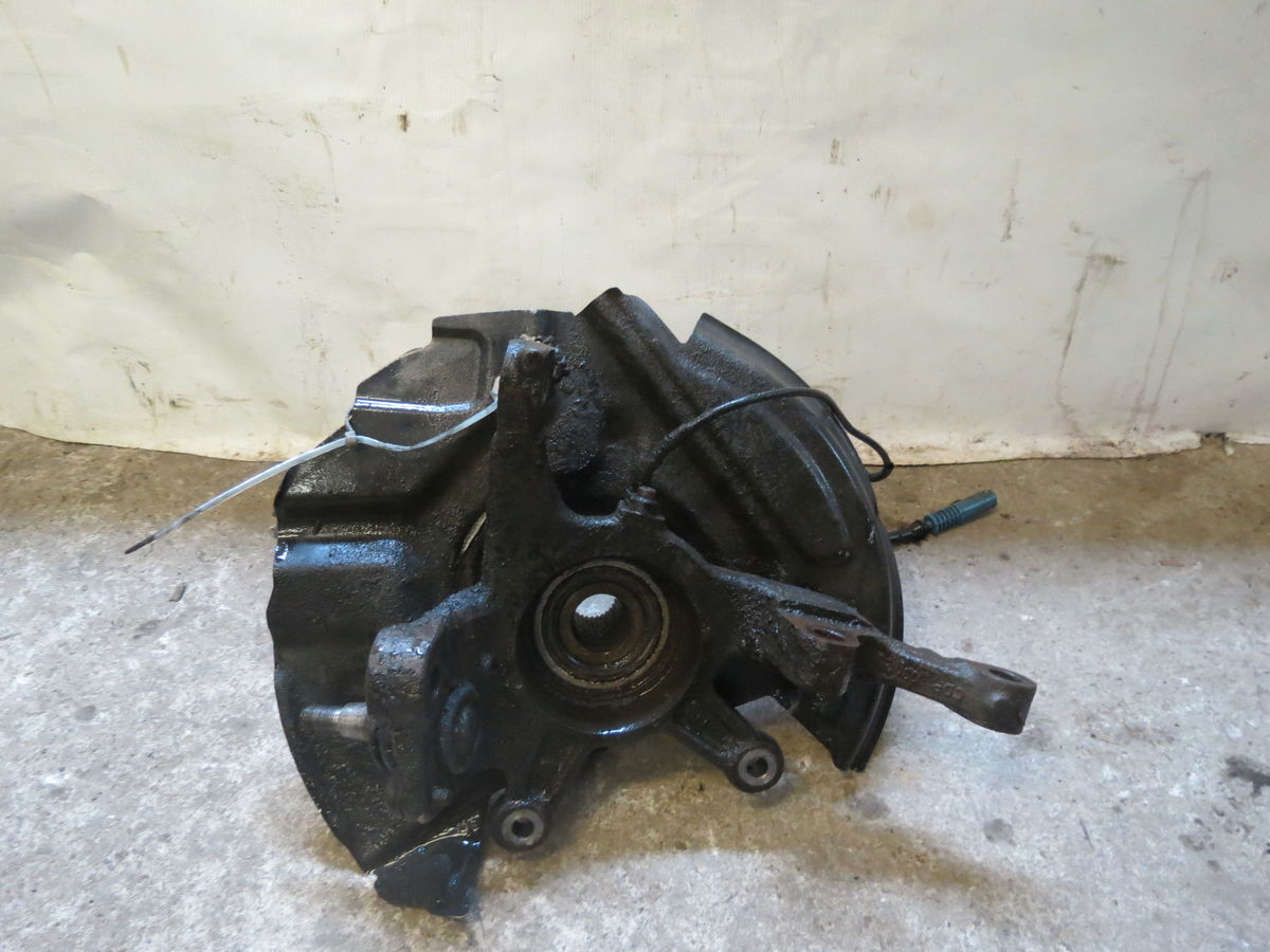 Кулак поворотный передний Land Rover Range Rover (L322) III (2002–2005)