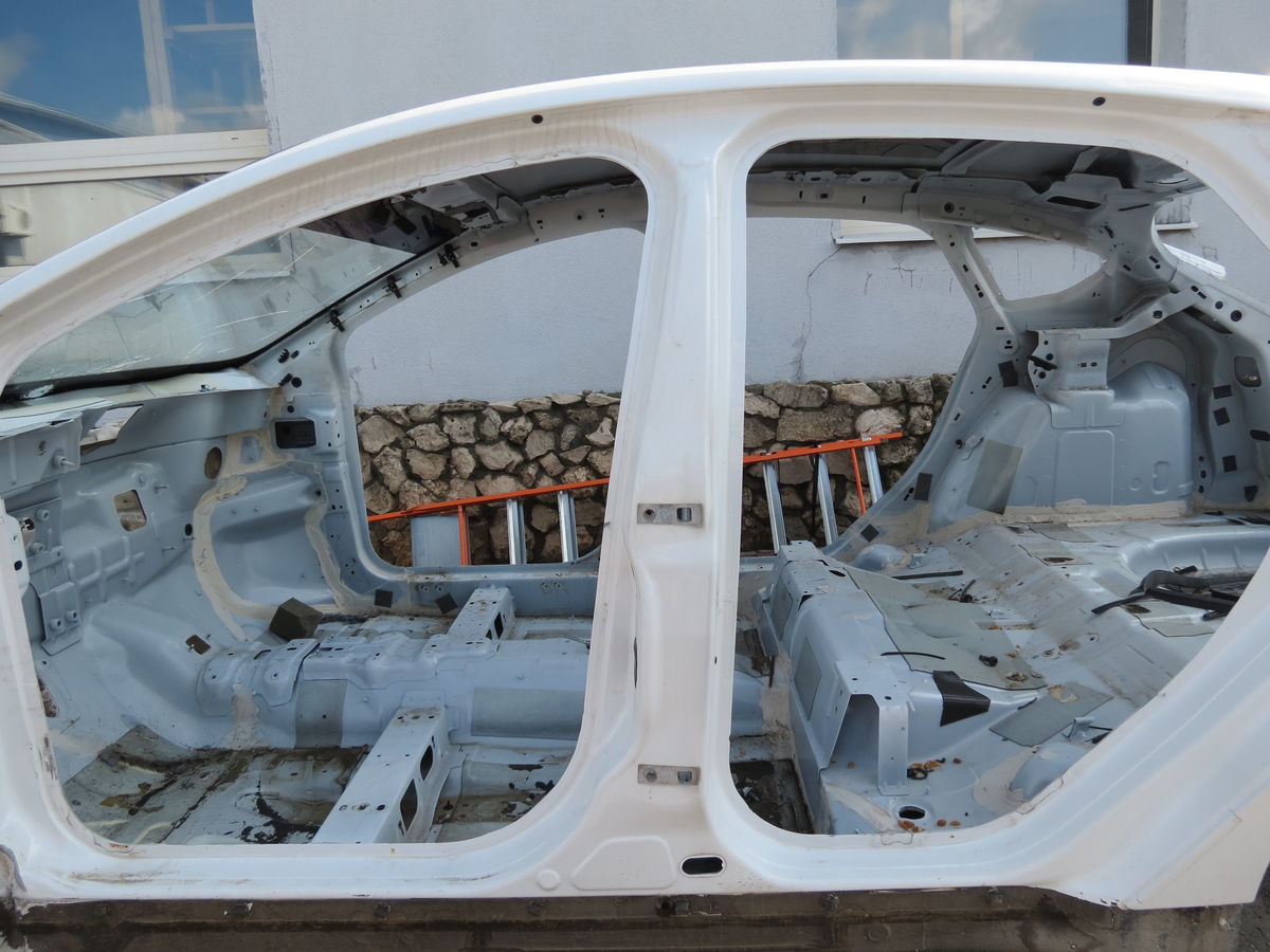 Порог со стойкой левый Ford Focus (III) III (2010–2015)