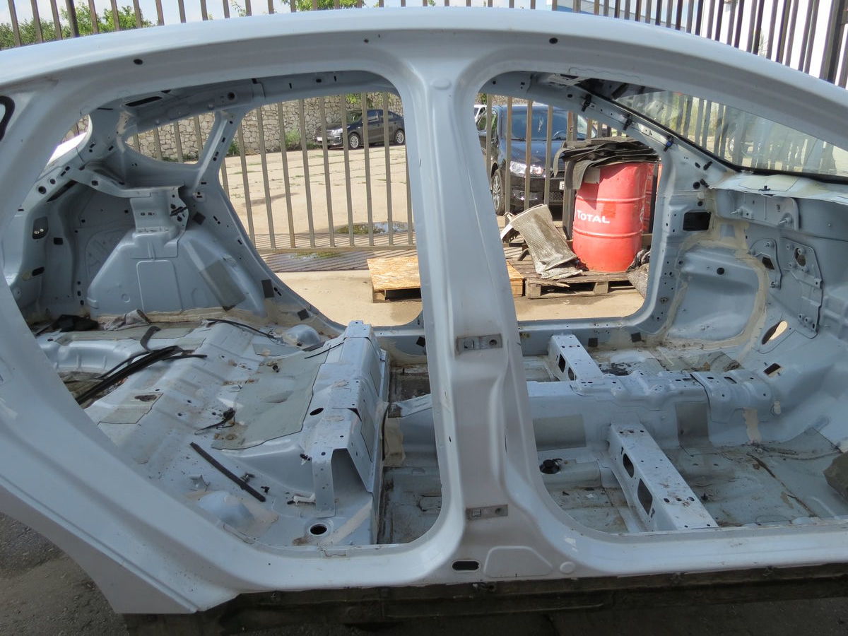 Порог со стойкой правый Ford Focus (III) III (2010–2015)
