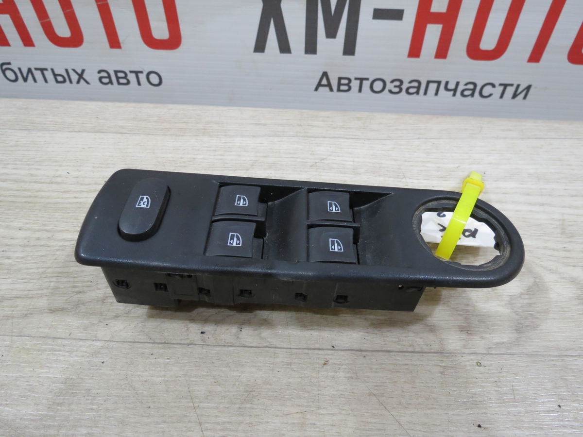 Блок управления стеклоподъемниками Renault Kaptur I (2016– н.в.)