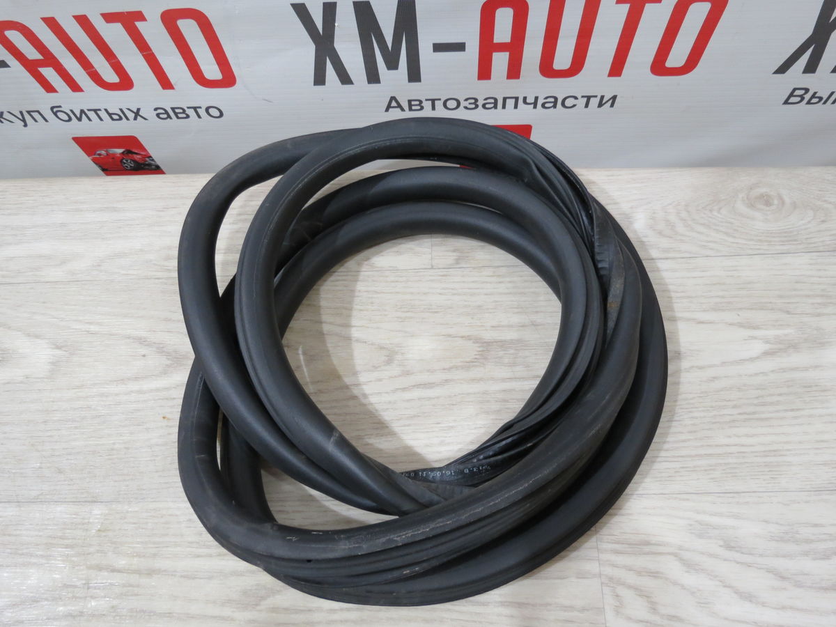 Уплотнитель двери Volkswagen Golf (Mk6) VI (2008–2016)
