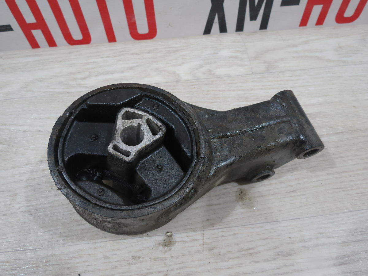 Опора двигателя задняя Opel Astra (J) IV (2009–2012)