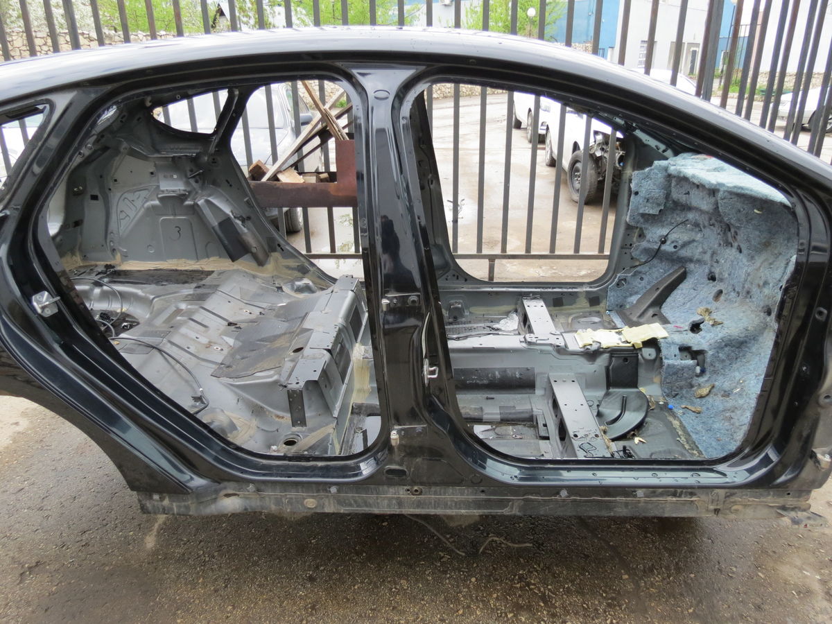 Порог со стойкой правый Ford Focus (III) III (2010–2015)