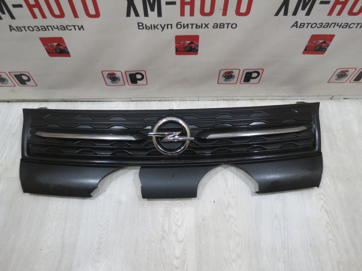 Решетка радиатора Opel Astra (J) IV рестайлинг (2012–2015)