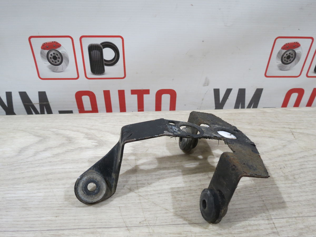 Кронштейн блока ABS (насос) Mazda 3 (BK) I рестайлинг (2006–2009)