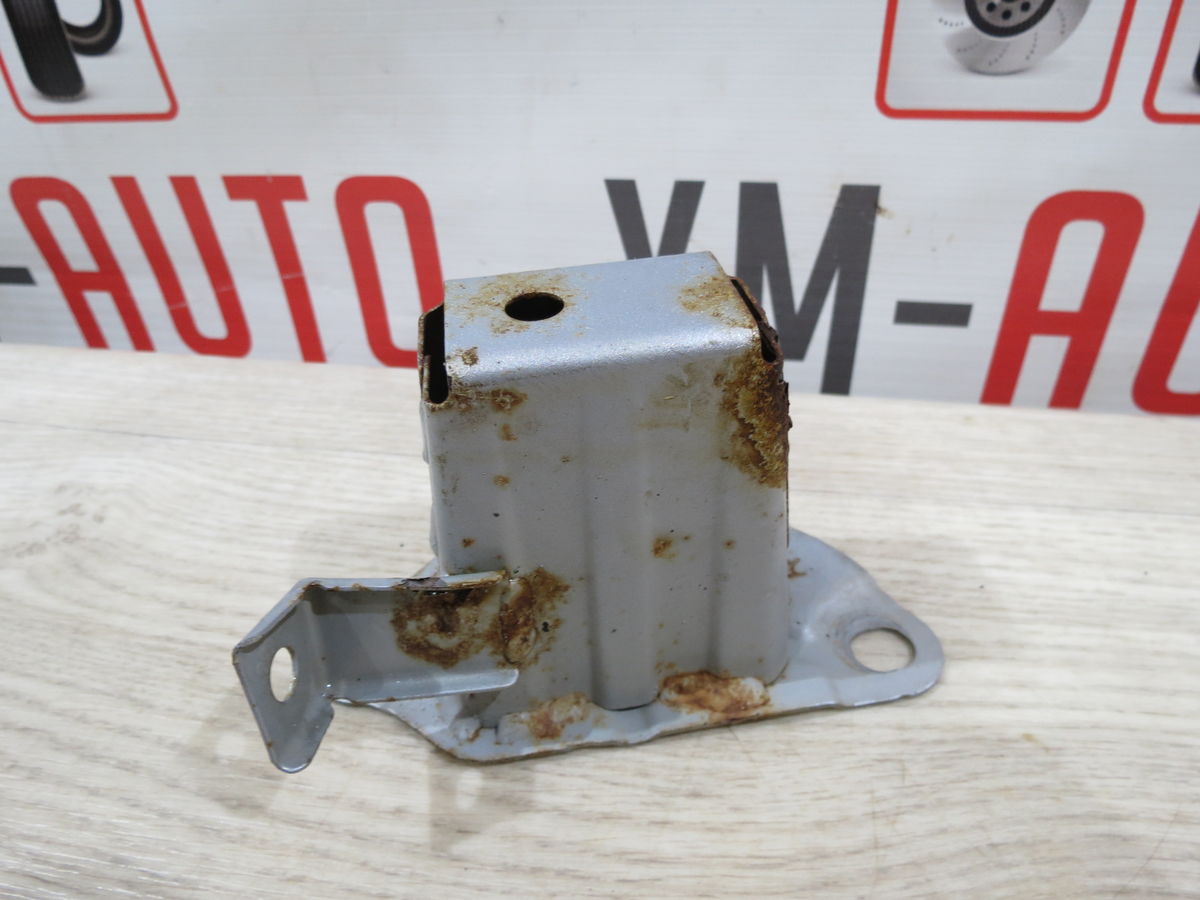 Кронштейн усилителя заднего бампера Mitsubishi Outlander (CW0W) II рестайлинг (2010–2012)
