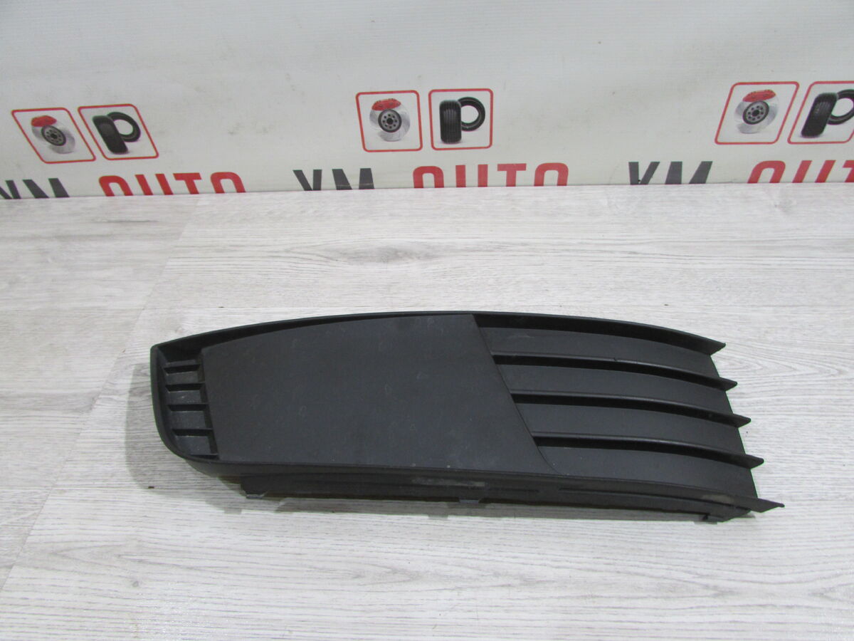 Решетка в бампер правая Skoda Octavia (A7) III (2012–2017)